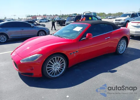 2011 Maserati Granturismo z USA, uszkodzony, nr VIN ZAM45KMA8B0055148